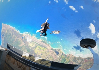 スカイダイビング (記念バッジ贈呈キャンペーン中)