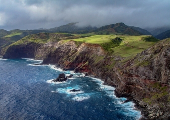 ブルー ハワイアン ヘリコプター マウイ西部＆モロカイ